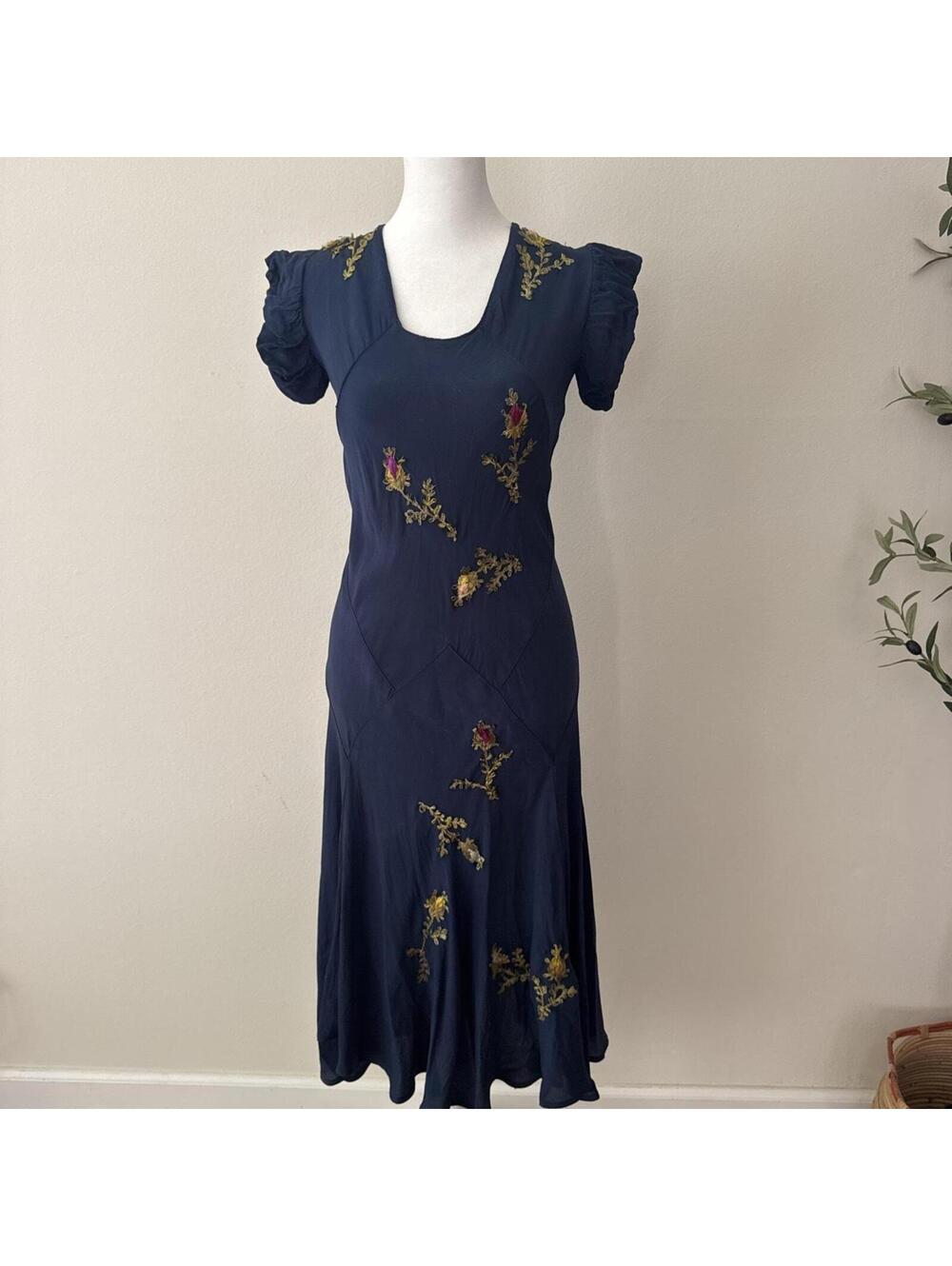 Antique 1920s flapper dress with floral embroidery - Picture 5 of 9